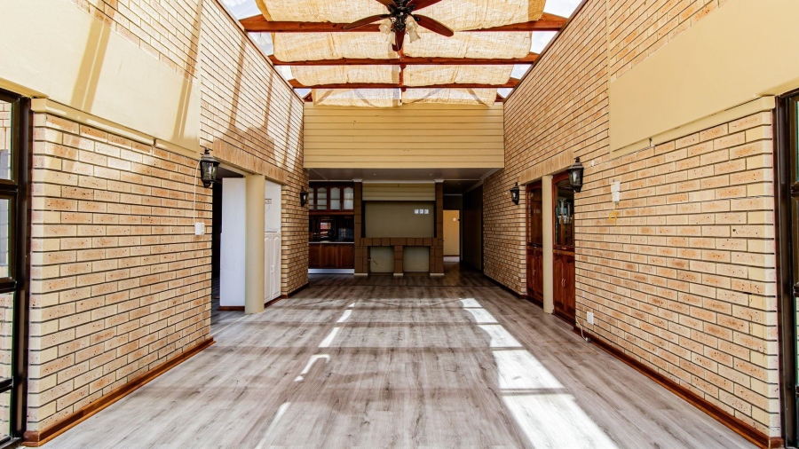 5 Bedroom Property for Sale in Hersham Western Cape